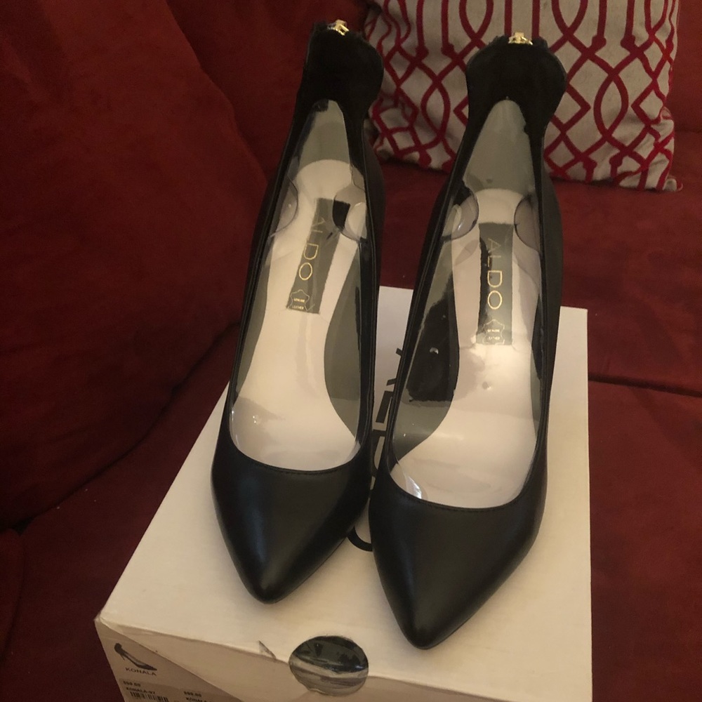 Black Aldo pumps